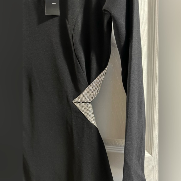 Backless dress - Picture 3 of 13